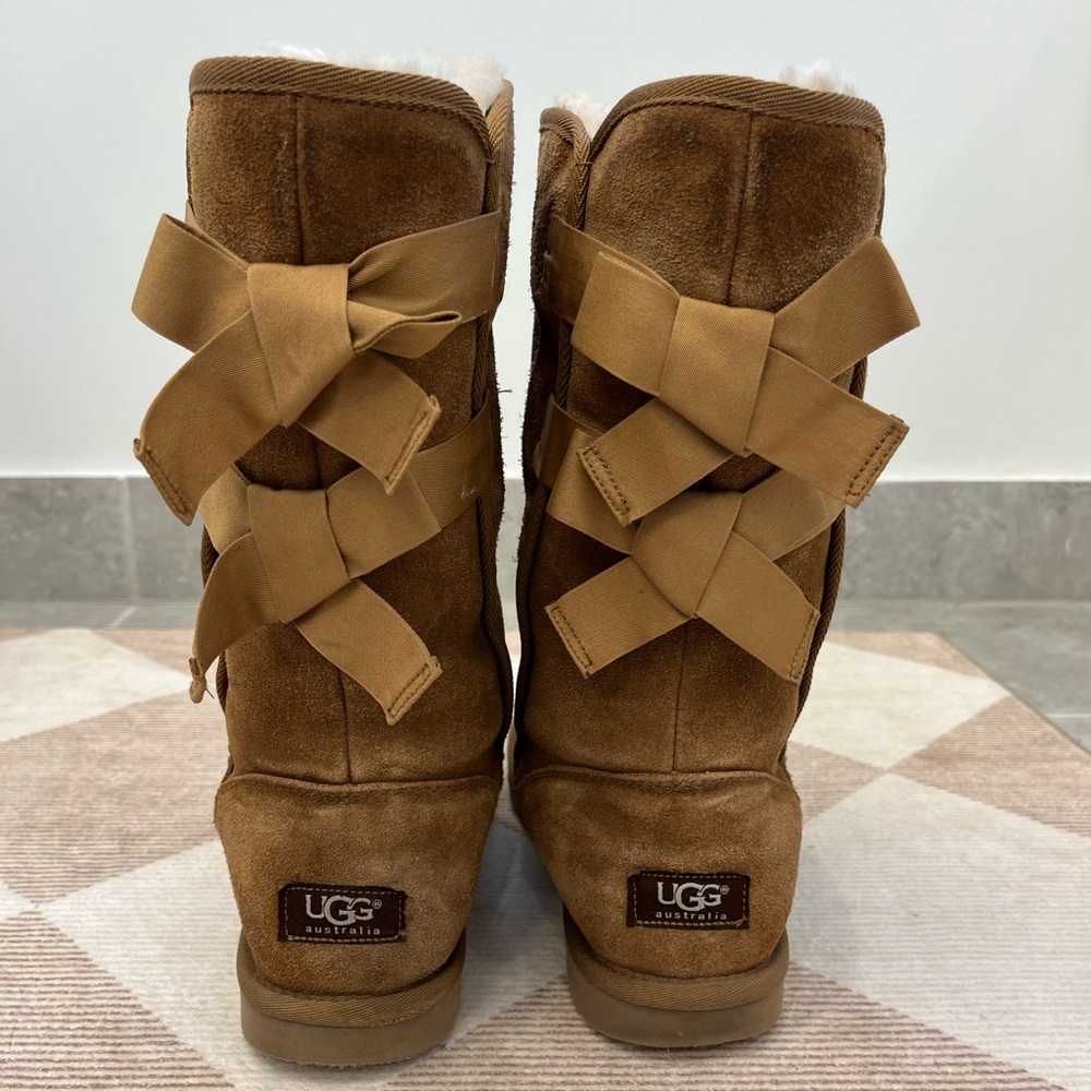 UGG Women's Bailey Bow Boots Size 8